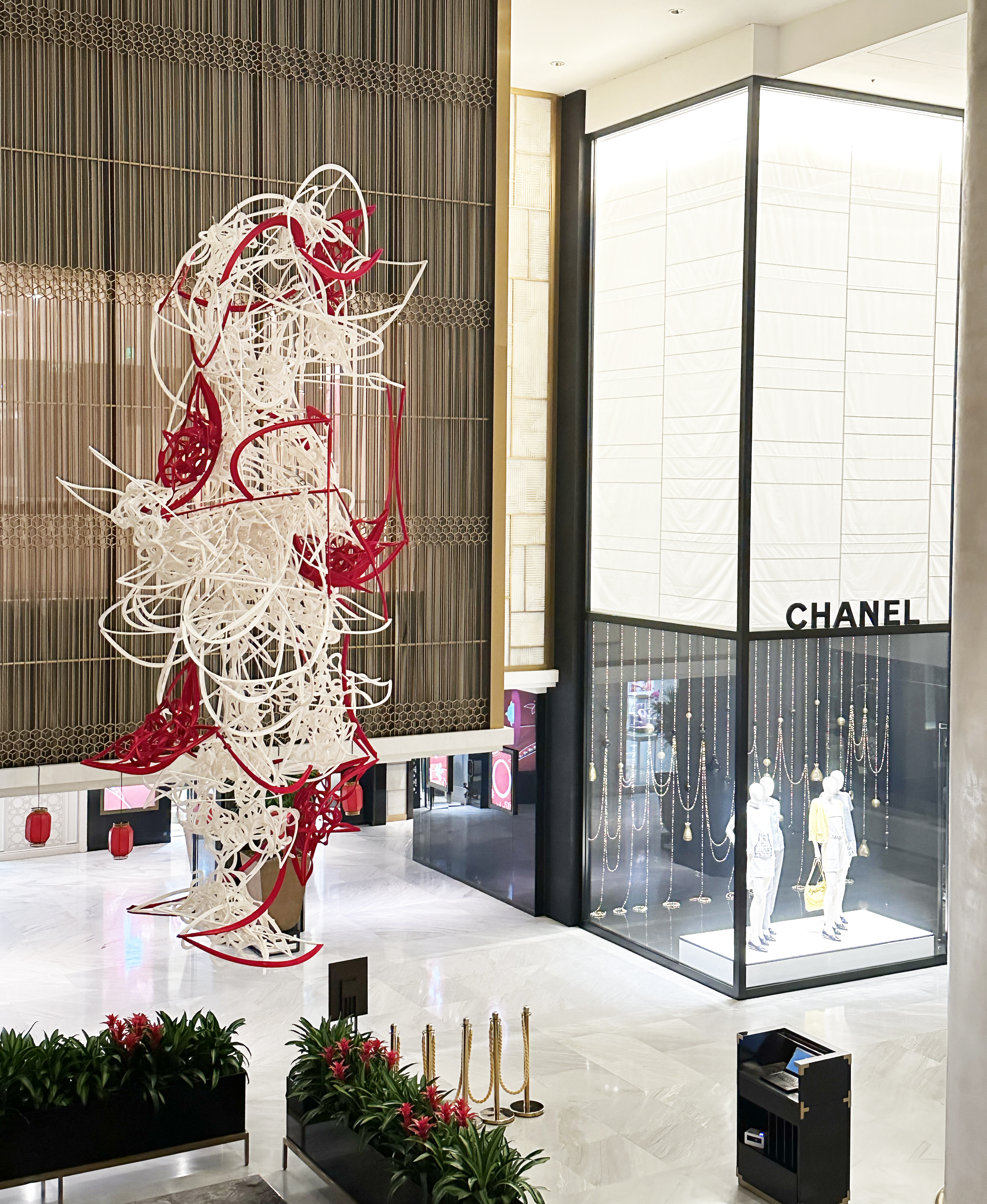 Large-scale work by Ryunosuke Okazaki in the lobby of The Peninsula Beijing